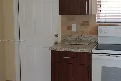 1740 NE 148th St # 01, Miami FL 33181