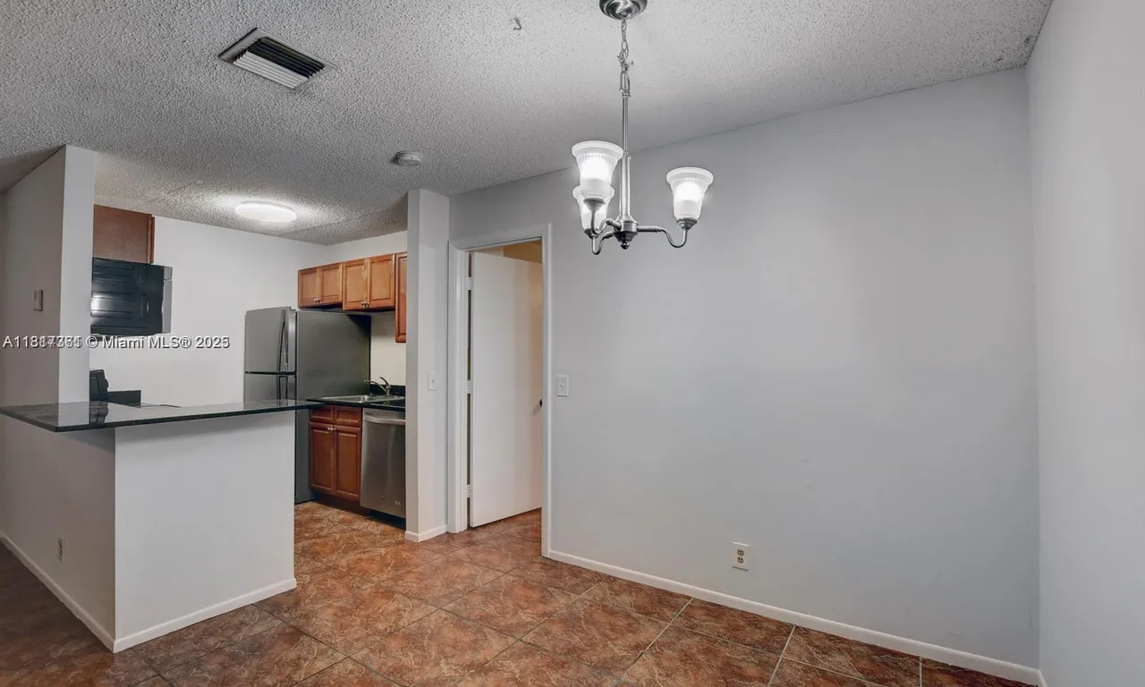 28 Crossings Cir, Boynton Beach FL 33435