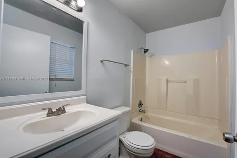 28 Crossings Cir, Boynton Beach FL 33435