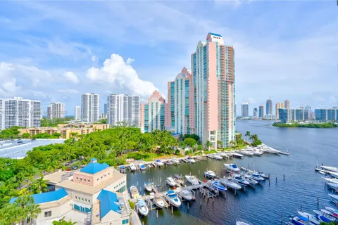 3340 NE 190 ST # 1204, Aventura FL 33180