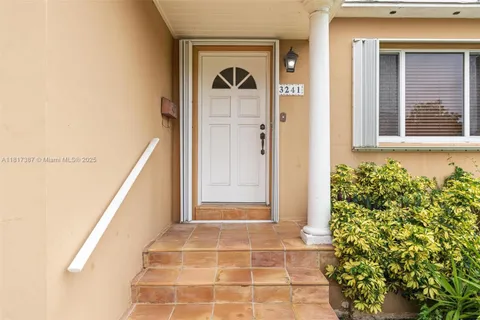 3241 SW 20th St, Miami FL 33145