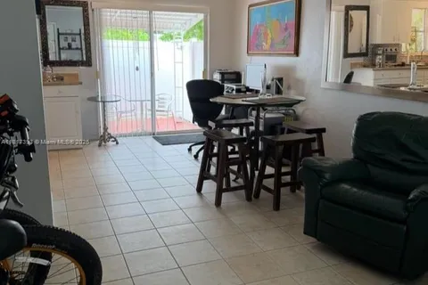 2241 Monroe St # 11, Hollywood FL 33020