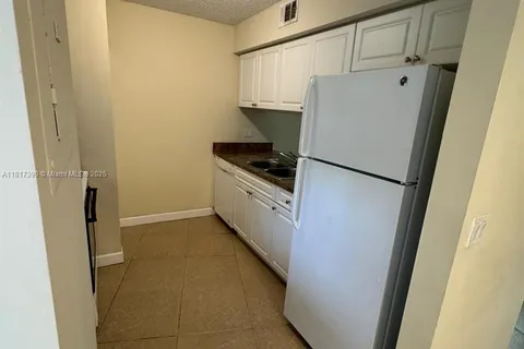 8630 SW 3rd St # 208, Pembroke Pines FL 33025