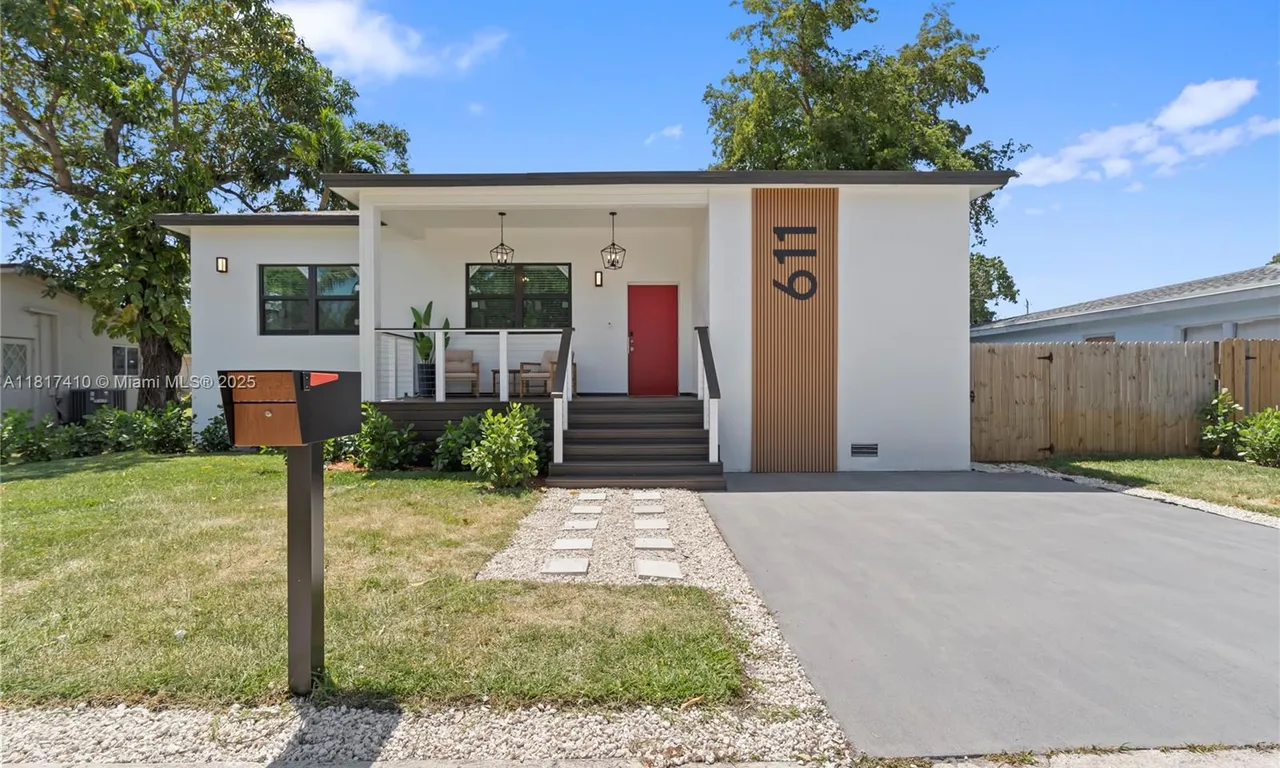 611 SW 4th Ct, Hallandale Beach FL 33009