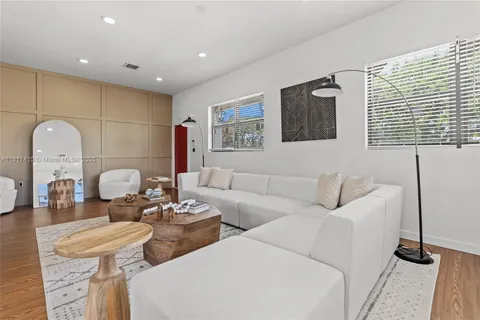 611 SW 4th Ct, Hallandale Beach FL 33009