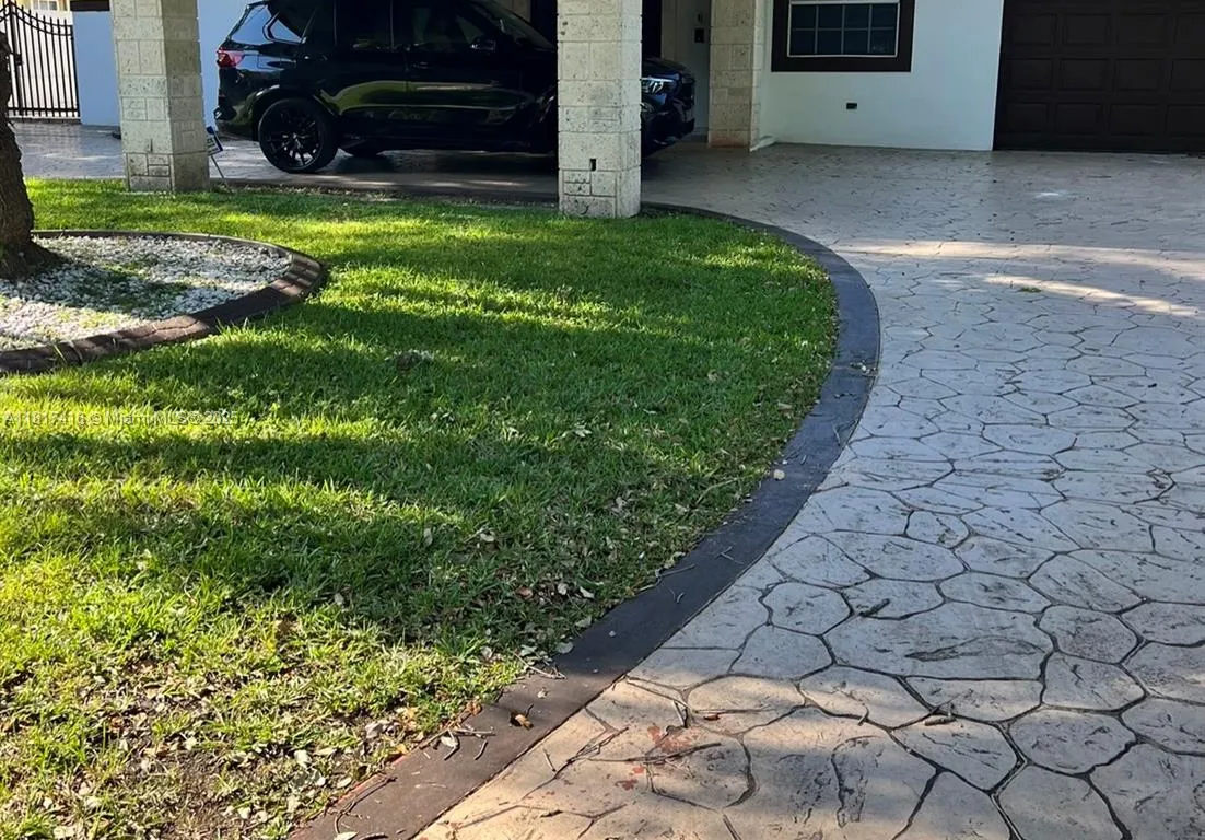6284 SW 26th St, Miami FL 33155