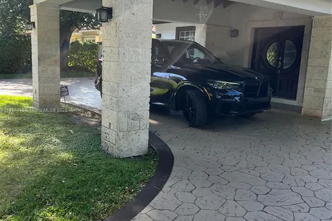 6284 SW 26th St, Miami FL 33155