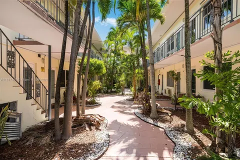 8040 Tatum Waterway Dr # 6, Miami Beach FL 33141