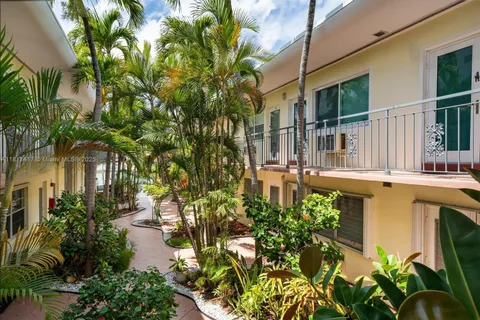 8040 Tatum Waterway Dr # 6, Miami Beach FL 33141