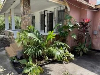 1262 SW 4th St, Miami FL 33135
