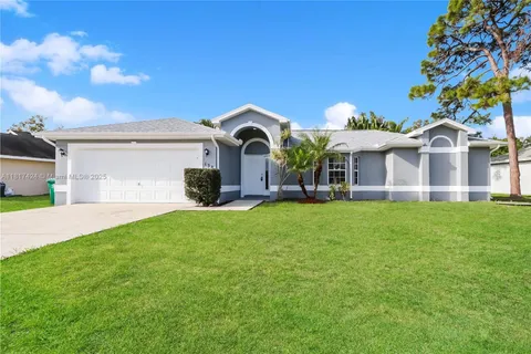 138 SW Bedford Rd, Port St. Lucie FL 34953