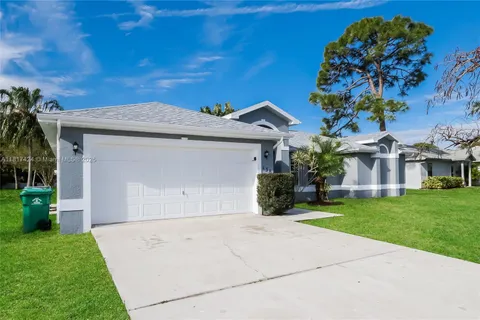 138 SW Bedford Rd, Port St. Lucie FL 34953
