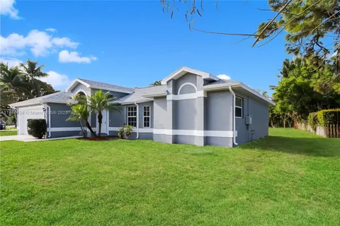 138 SW Bedford Rd, Port St. Lucie FL 34953