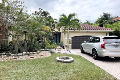 523 Stonemont Dr, Weston FL 33326