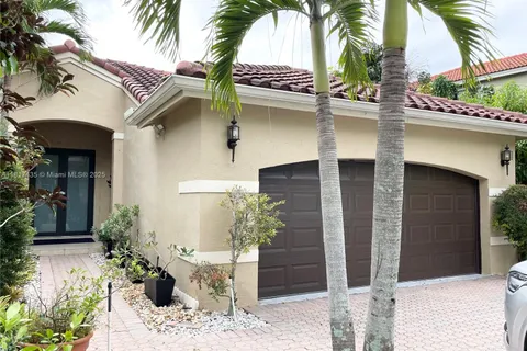 523 Stonemont Dr, Weston FL 33326