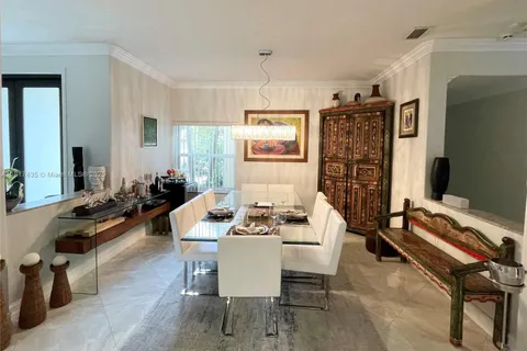 523 Stonemont Dr, Weston FL 33326