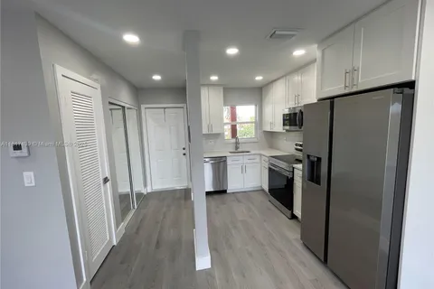 7960 N Sunrise Lakes Dr # 304, Sunrise FL 33322