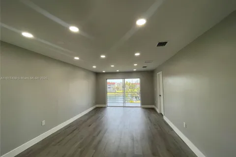 7960 N Sunrise Lakes Dr # 304, Sunrise FL 33322