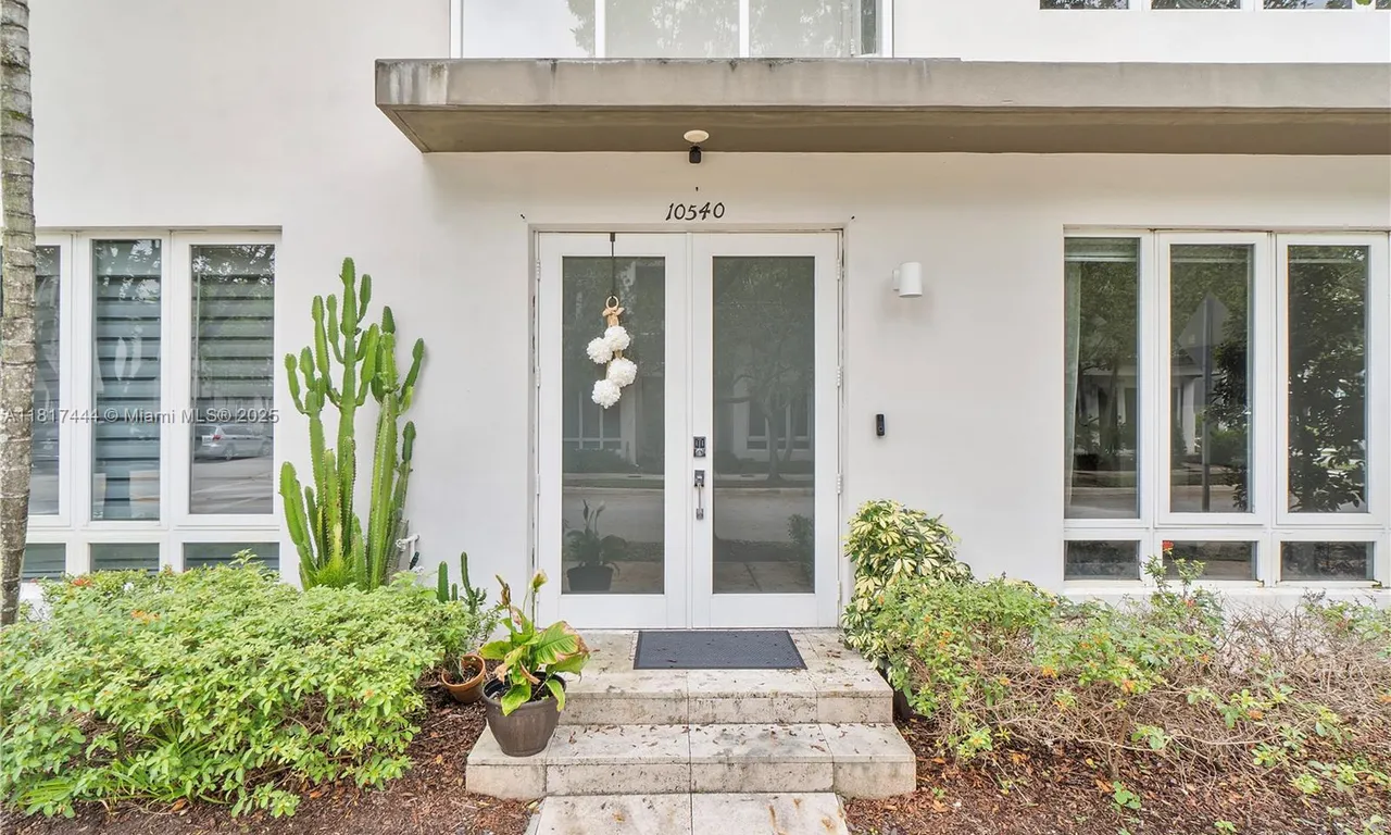 10540 NW 63rd Ter, Doral FL 33178