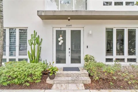 10540 NW 63rd Ter, Doral FL 33178