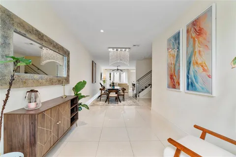 10540 NW 63rd Ter, Doral FL 33178