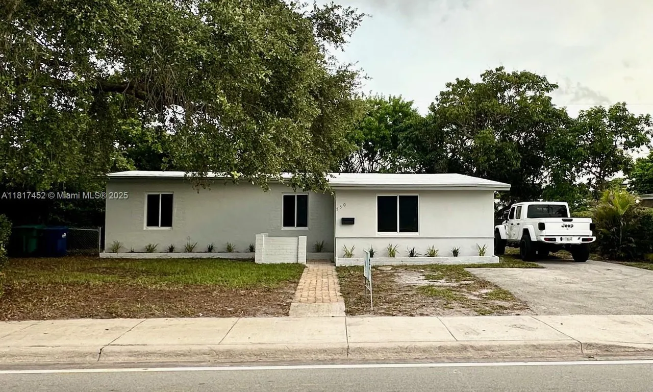 550 NW 199th St, Miami Gardens FL 33169