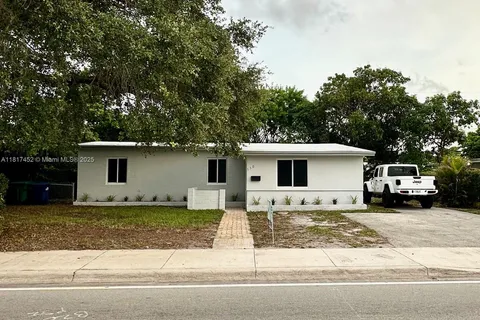 550 NW 199th St, Miami Gardens FL 33169