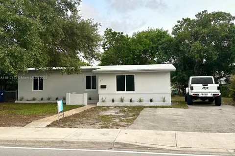 550 NW 199th St, Miami Gardens FL 33169