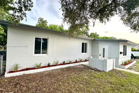 550 NW 199th St, Miami Gardens FL 33169