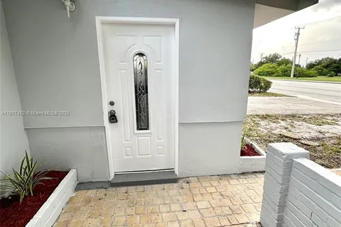 550 NW 199th St, Miami Gardens FL 33169