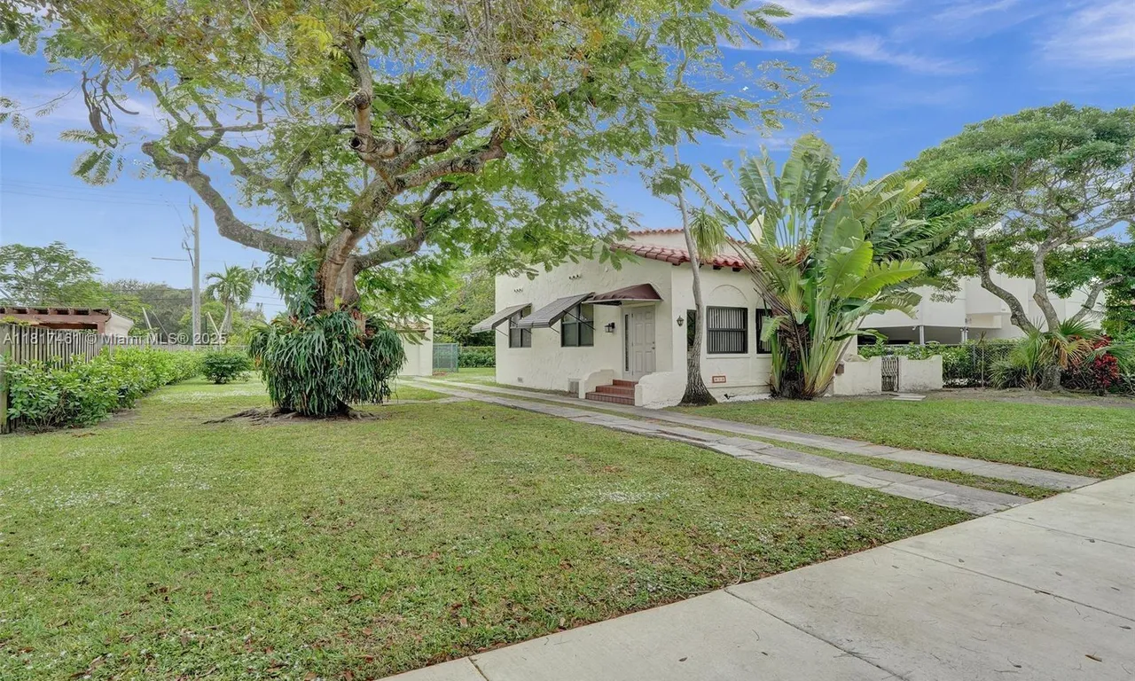 418 SW 18th Ct, Fort Lauderdale FL 33315