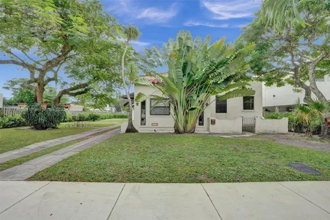 418 SW 18th Ct, Fort Lauderdale FL 33315