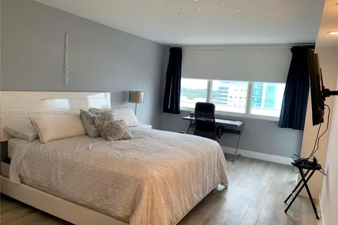 6039 Collins Ave # 1131, Miami Beach FL 33140
