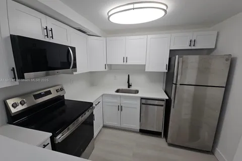 8101 Crespi Blvd # 505, Miami Beach FL 33141