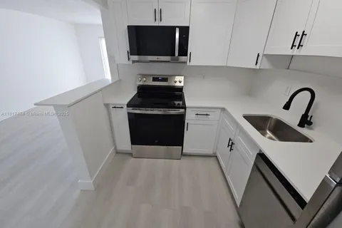 8101 Crespi Blvd # 505, Miami Beach FL 33141