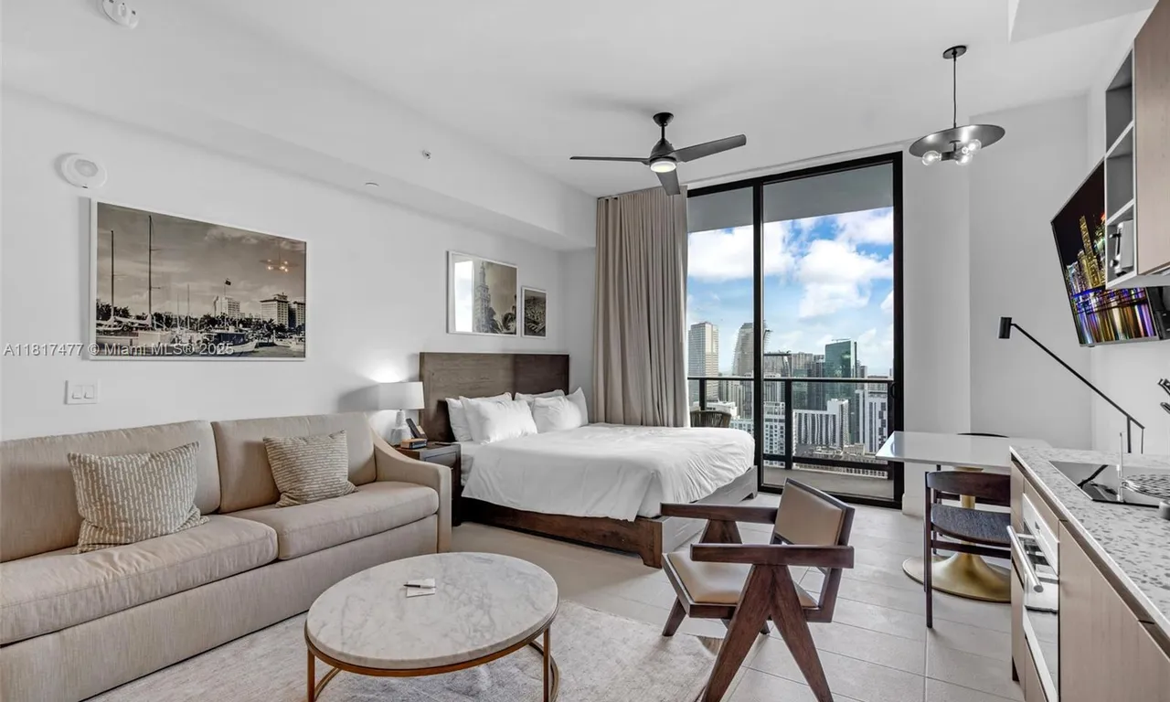 601 NE 1 st # 5010, Miami FL 33132