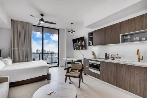 601 NE 1 st # 5010, Miami FL 33132