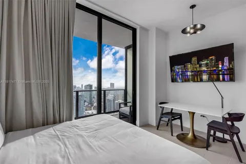 601 NE 1 st # 5010, Miami FL 33132