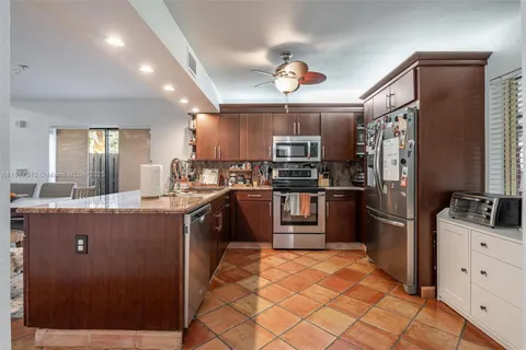 1427 SW 109th Way, Davie FL 33324