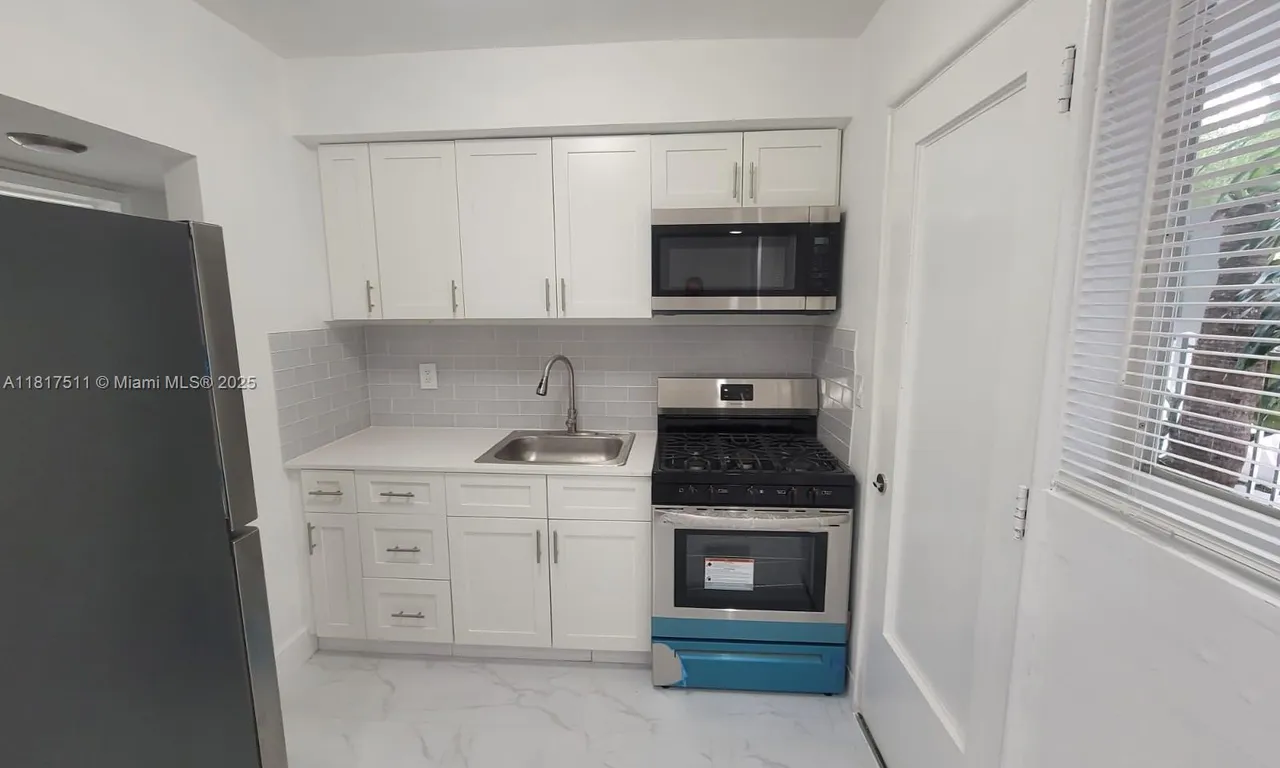 7435 Byron Ave # 04, Miami Beach FL 33141