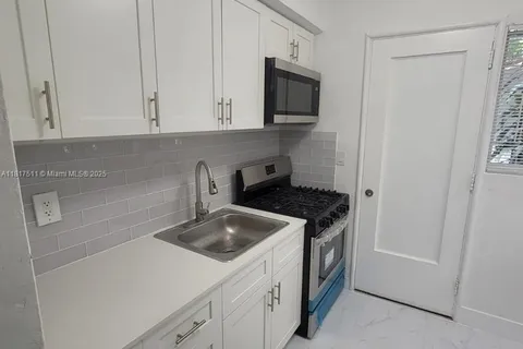 7435 Byron Ave # 04, Miami Beach FL 33141