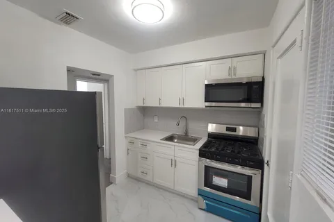 7435 Byron Ave # 04, Miami Beach FL 33141