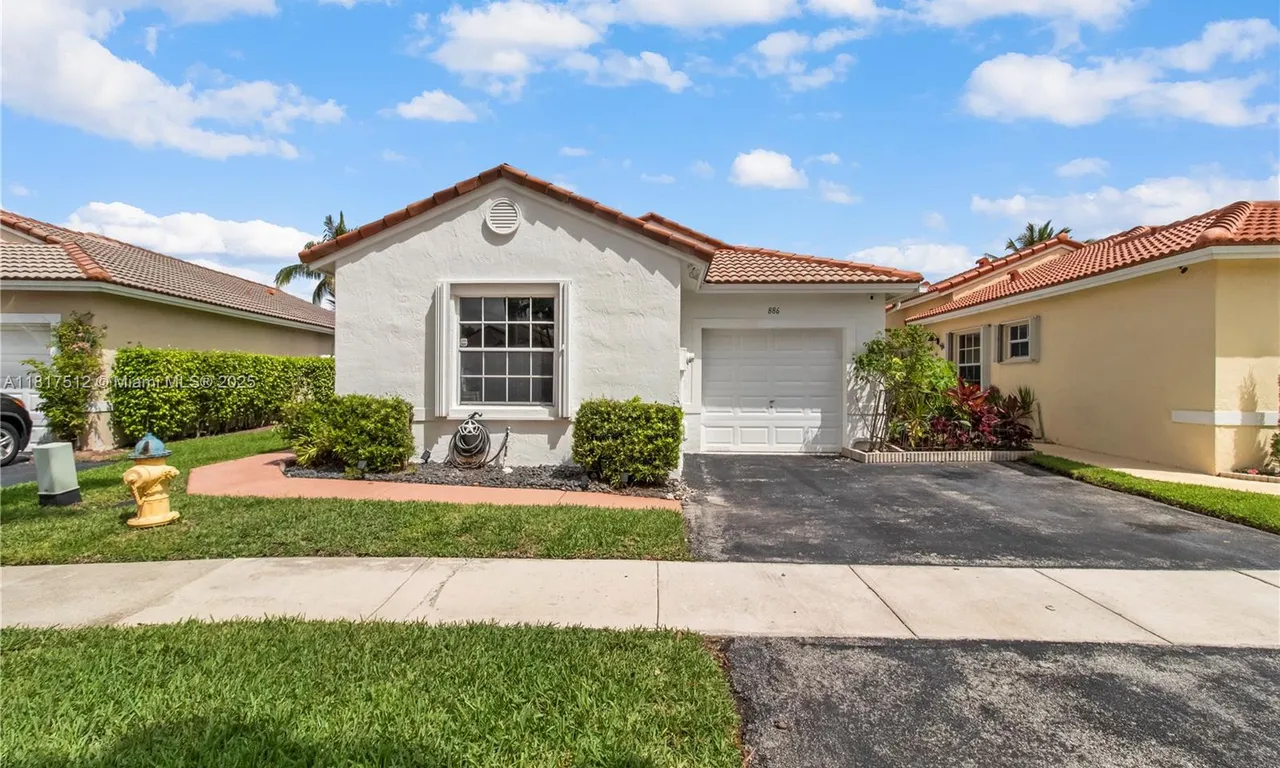 886 SW 180th Ter, Pembroke Pines FL 33029
