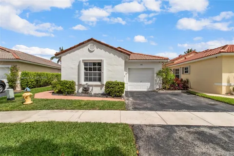 886 SW 180th Ter, Pembroke Pines FL 33029