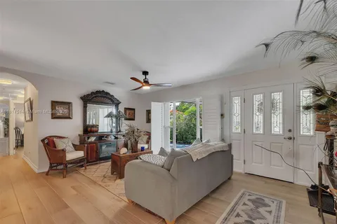 18120 SW 88th Ct, Palmetto Bay FL 33157