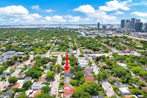 250 NW 43rd St # 2, Miami FL 33127