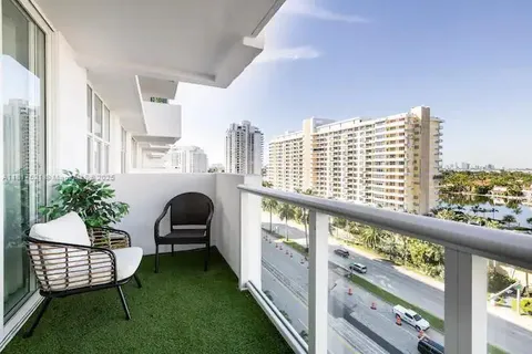 5601 Collins Ave # 923, Miami Beach FL 33140