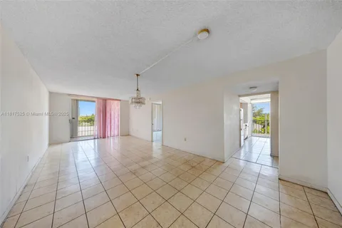 7921 Byron Ave # 407, Miami Beach FL 33141