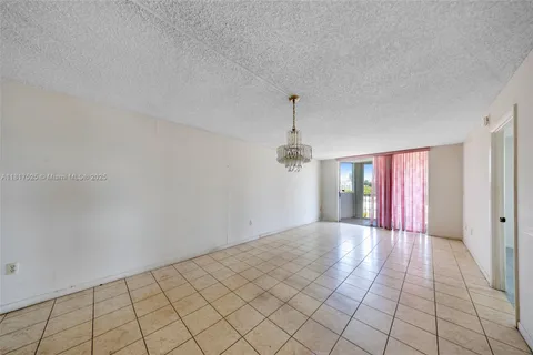 7921 Byron Ave # 407, Miami Beach FL 33141