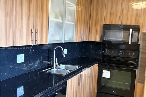 219 NE 14th Ave # 401, Hallandale Beach FL 33009